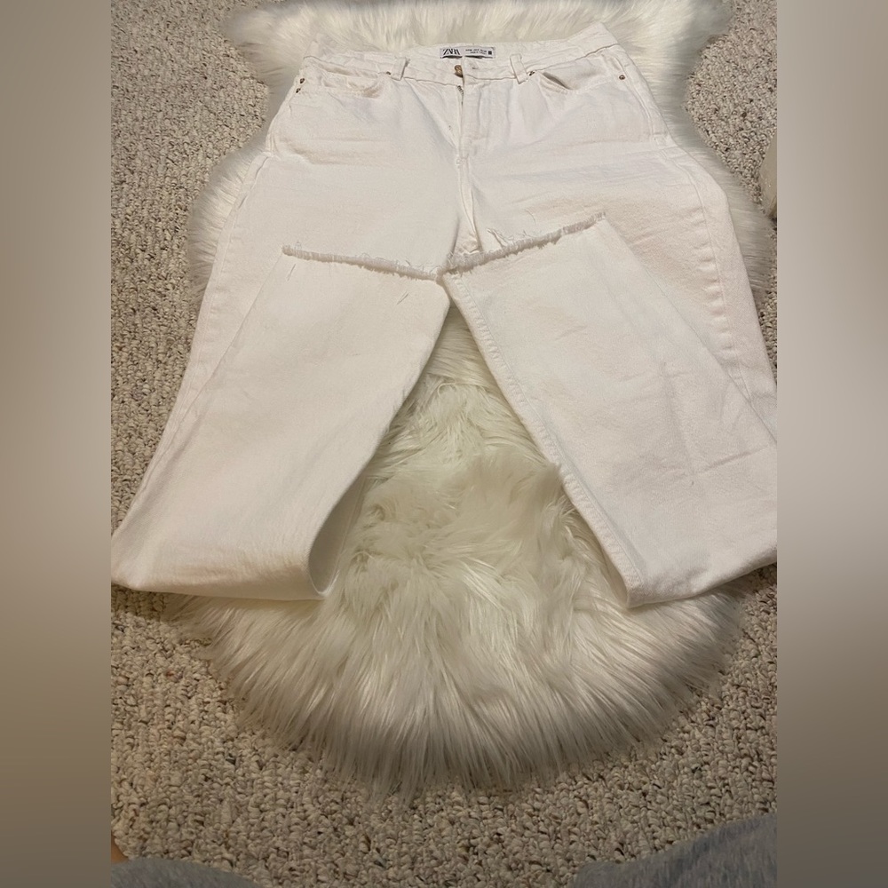 ZARA STRAIGHT LEG WHITE JEANS